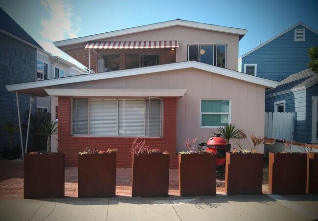 Building Photo - 1621 E Balboa Blvd