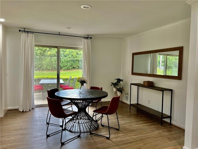 Building Photo - 2984 Lavista Ct