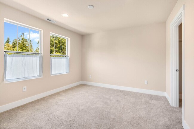Building Photo - Rare Find – Luxury 6-Bedroom Home with Two...