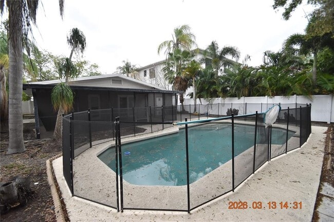 Building Photo - 528 Suwanee Cir