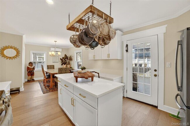 Building Photo - 1408 Henry Ave