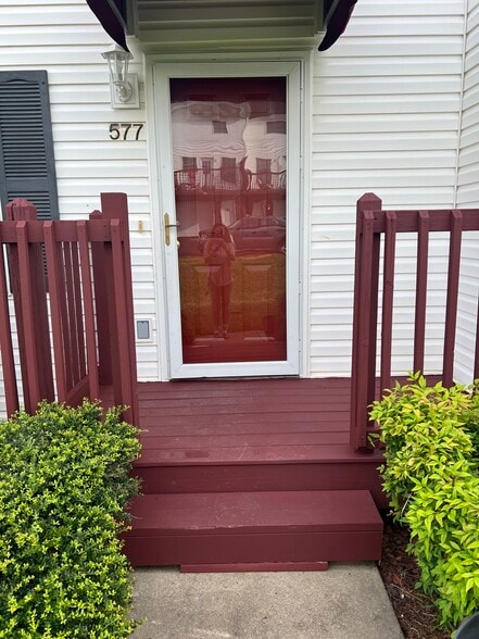Building Photo - 577 Beaverview Dr