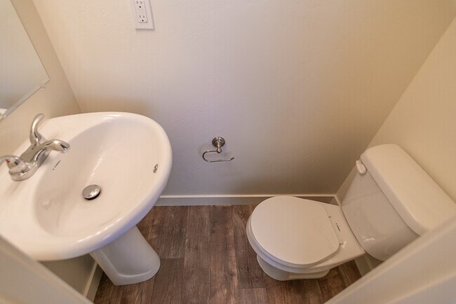 Building Photo - Beautiful Bridgestone Crossing Townhome