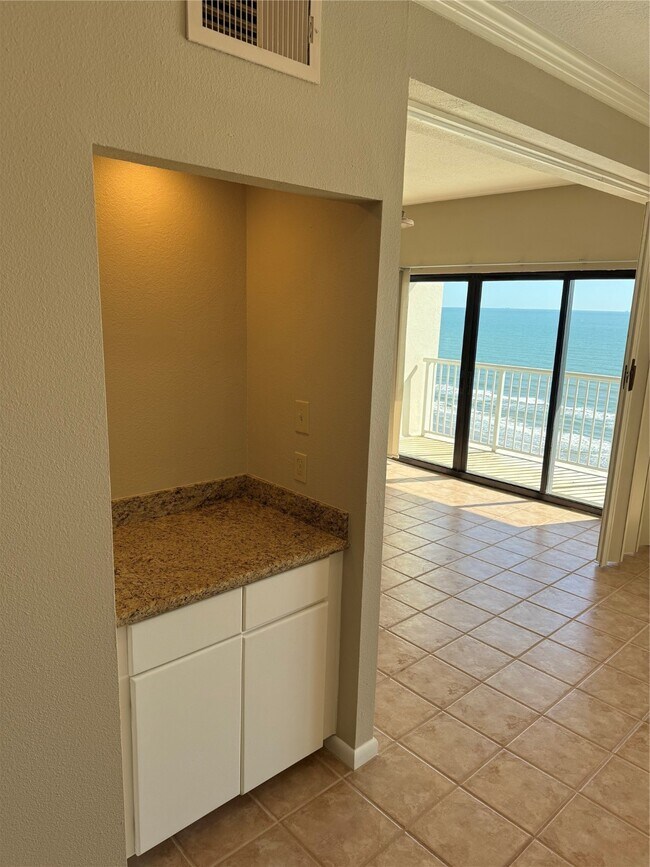 Building Photo - 7700 Seawall Blvd