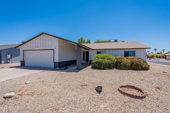 Building Photo - 2839 W Villa Maria Dr