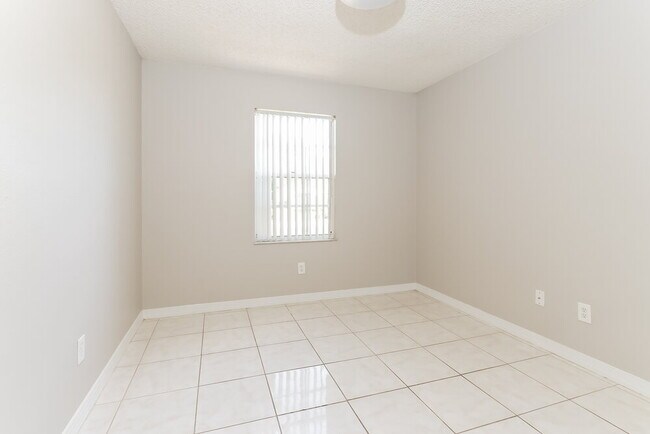 Building Photo - 1576 SW Pitts Ave