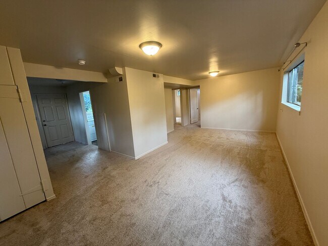 Building Photo - Lovely and Warm Home in Edmonds Available Now