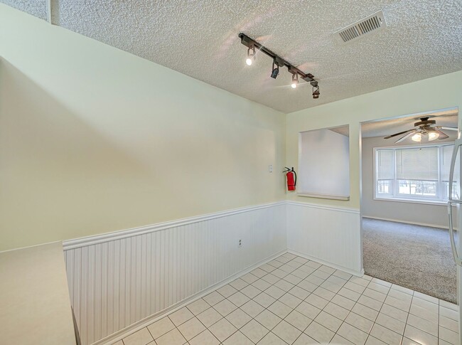 Building Photo - 96 Versailles Ct