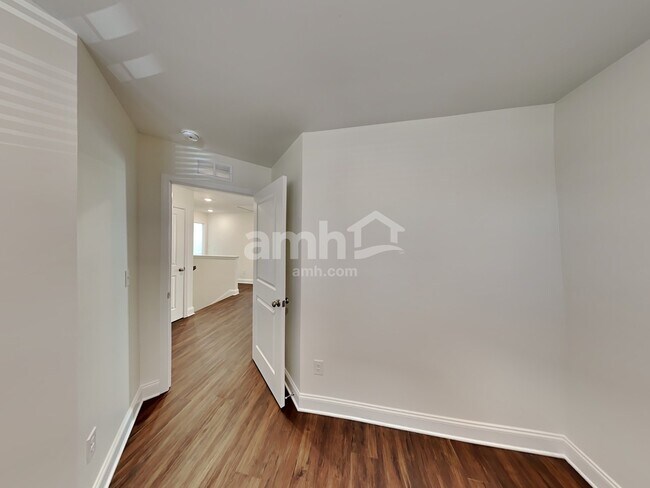 Building Photo - 602 Rivermist Dr