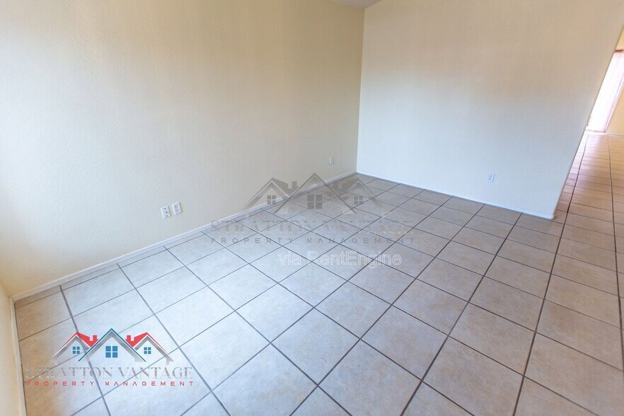 Building Photo - 11801 W Paradise Dr