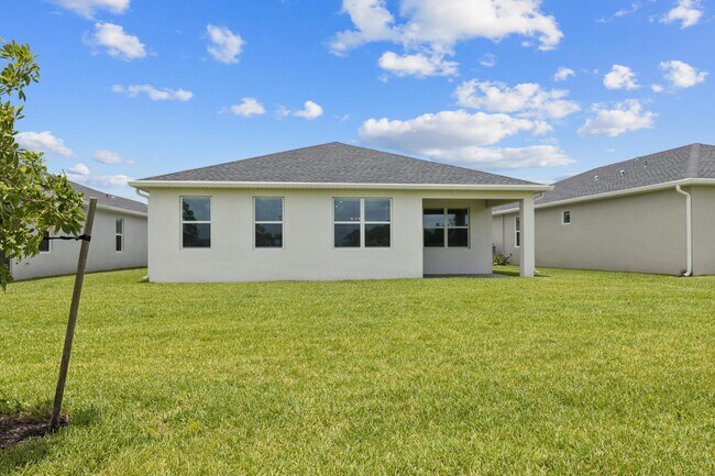 Building Photo - 6616 Cloverdale Ave