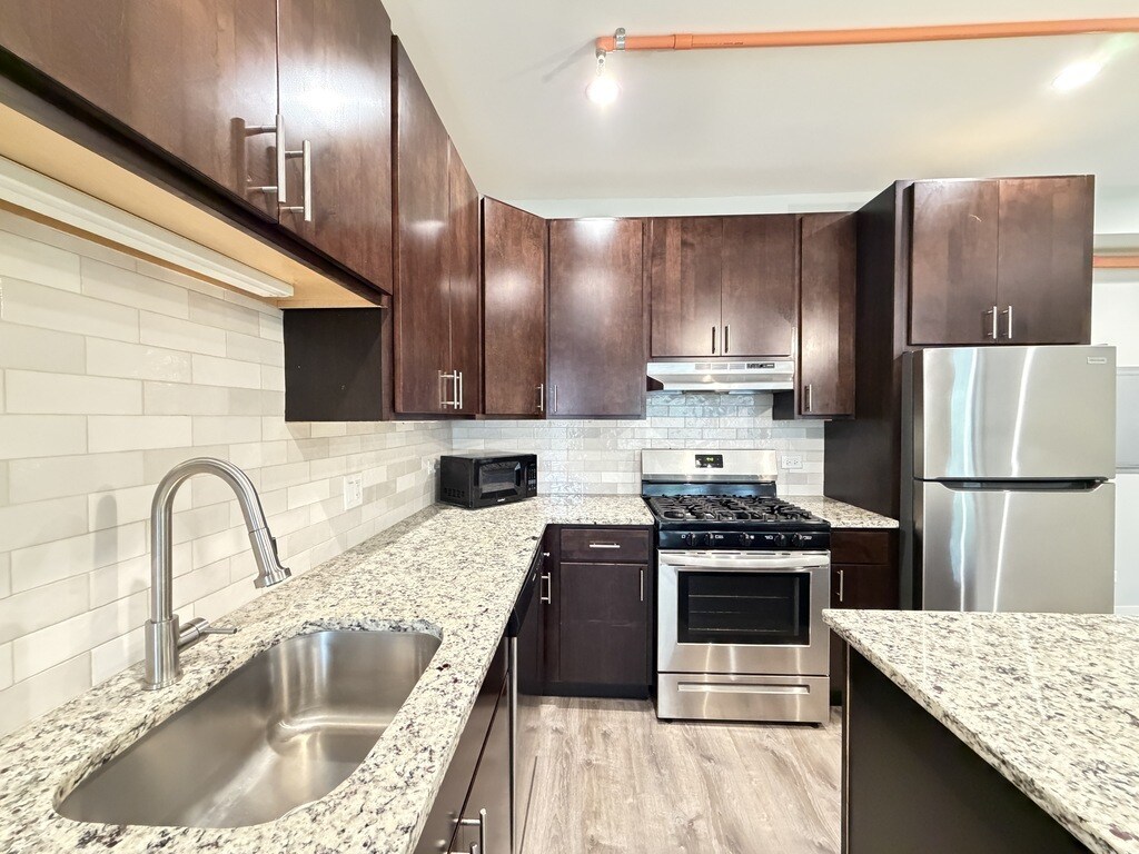 Building Photo - 1509 Maple Ave