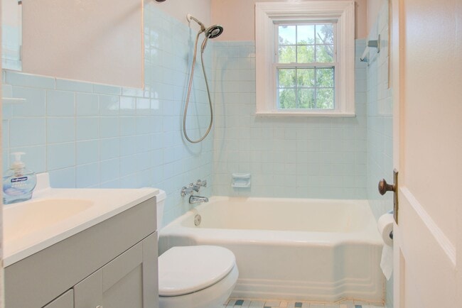 Building Photo - Renovated Home on Quiet Cul-De-Sac