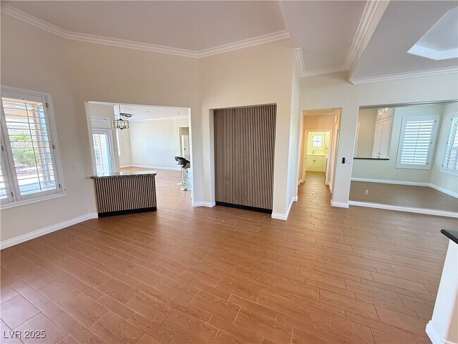 Building Photo - 10513 Longwood Dr