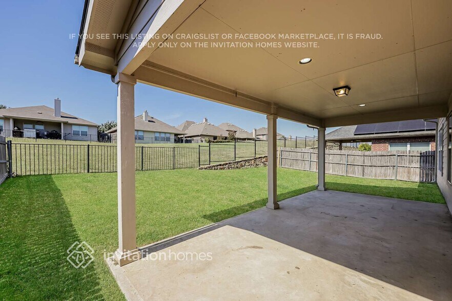 Building Photo - 15713 Landing Creek Ln