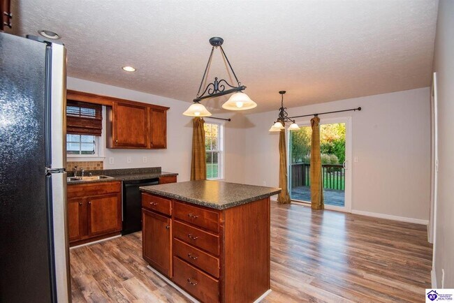 Building Photo - 605 Wind Brook Dr