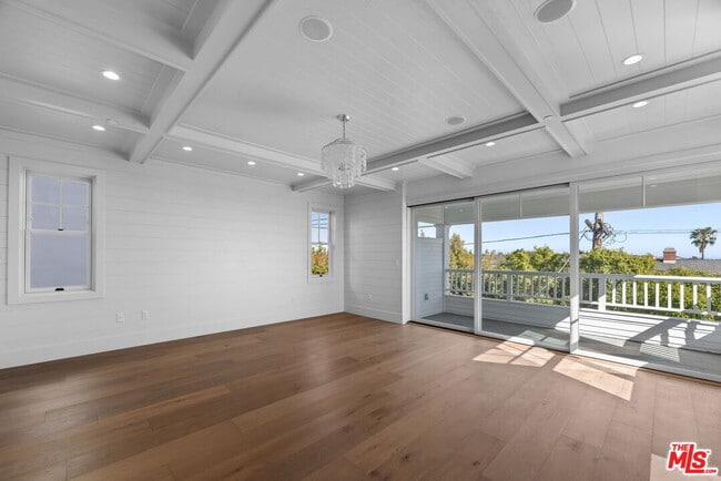 Building Photo - 566 Ida St