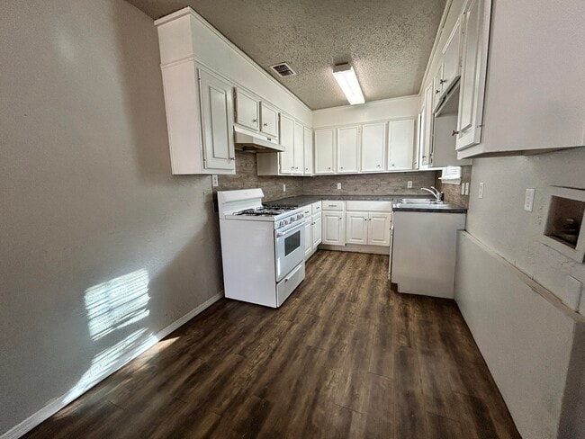 Building Photo - 2807 Auburn St