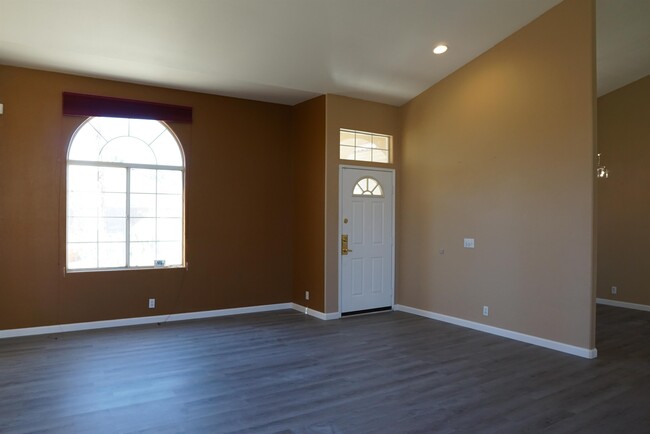 Building Photo - 27742 Valencia St