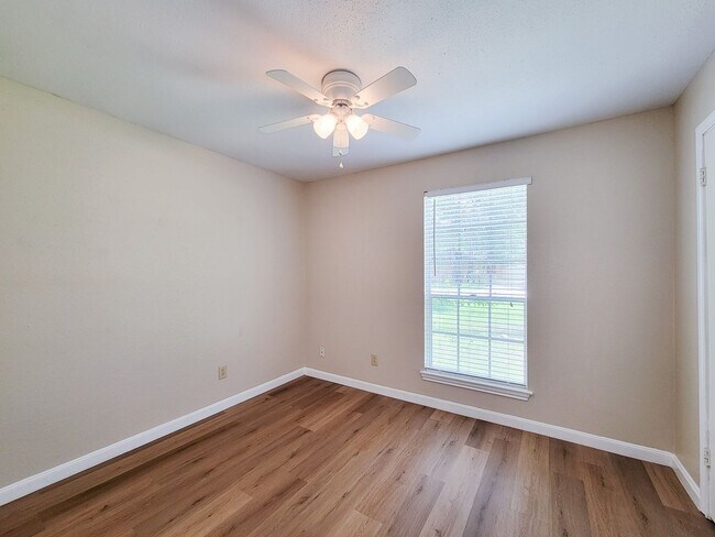 Building Photo - NICE 3 BEDROOM 2 BATH LEASE HOME IN SPRING...