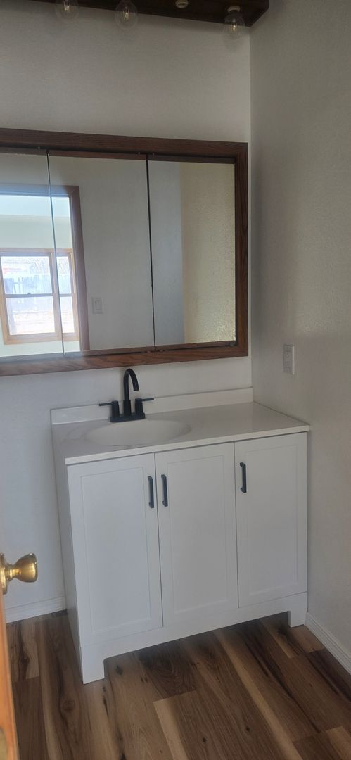 Building Photo - 3 bedroom house