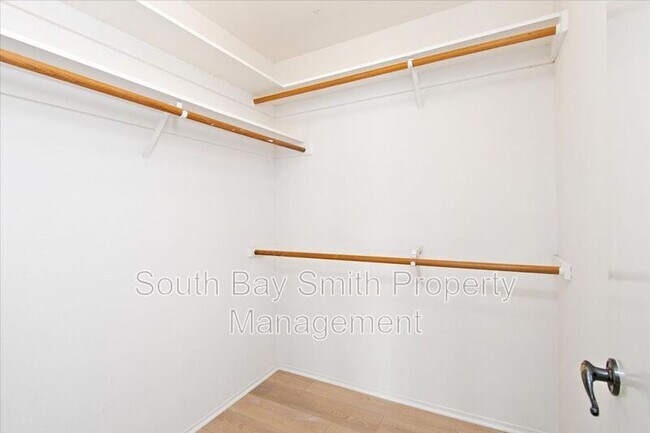 Building Photo - 122 S Guadalupe Ave