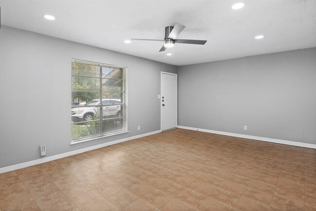 Building Photo - 2712 St Edwards Cir