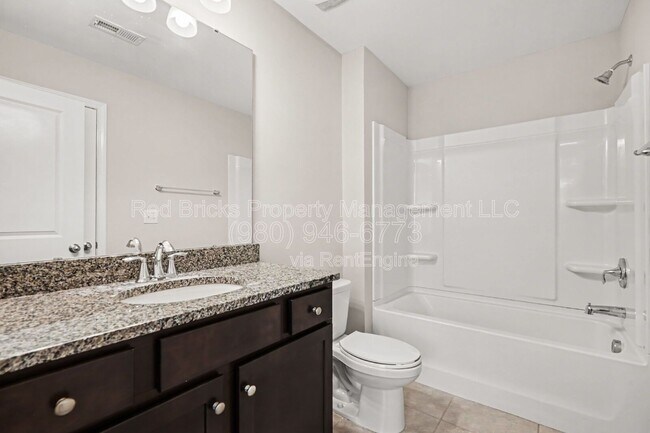 Building Photo - 7112 Harris Bay Rd
