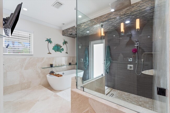 Building Photo - 830 NE Boca Bay Colony Dr