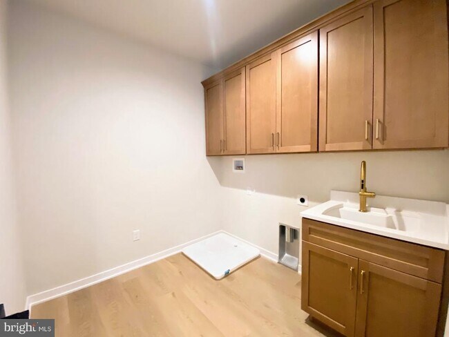 Building Photo - 408 HARTNUP St