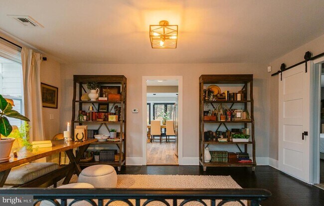 Building Photo - 15841 York Rd