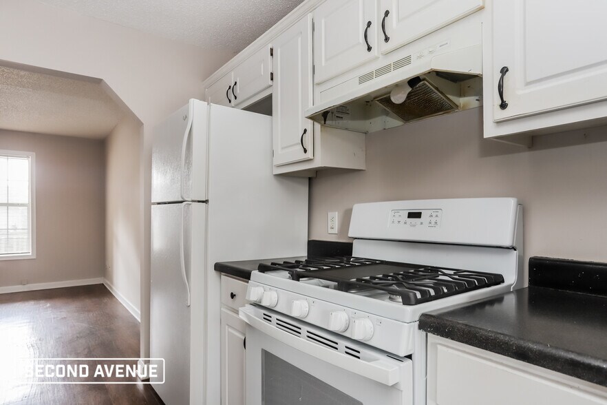 Building Photo - 1402 N Hampton Dr