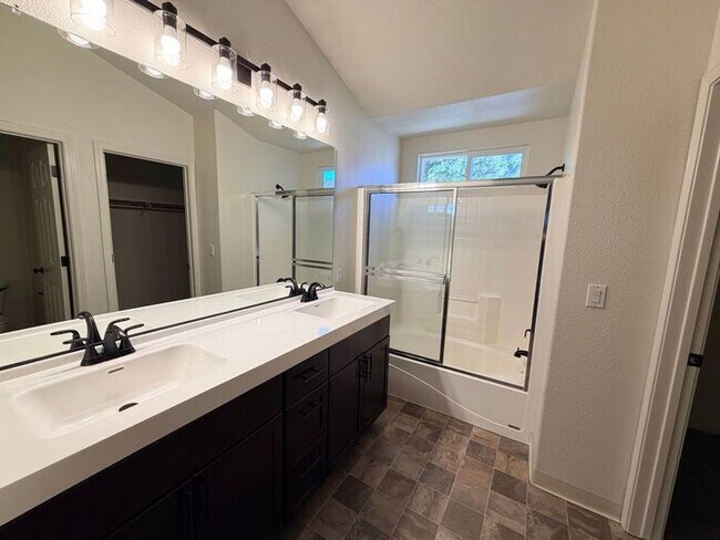 Building Photo - NW Reno Two Story - Beautiful Finishes with Mountain Views
