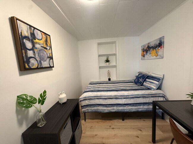 Building Photo - Affordable Private Guy Room in Avenues/University Area - Main Floor