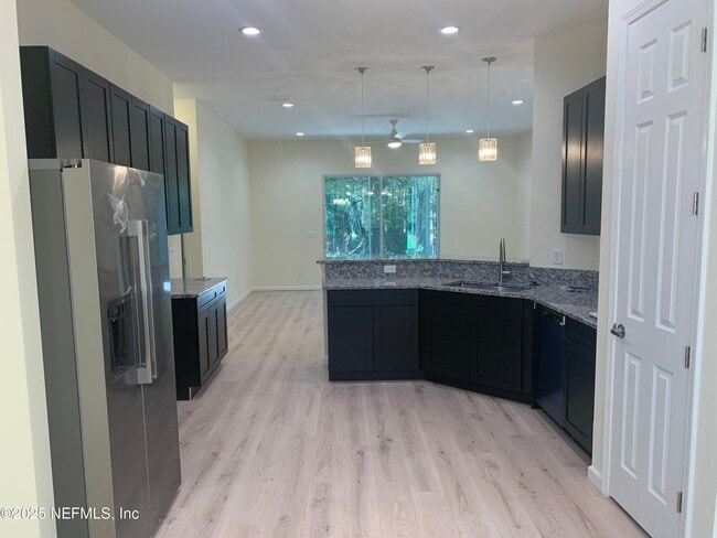 Building Photo - 5871 Collins Rd