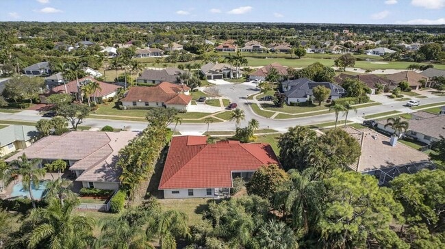 Building Photo - 1940 S Club Dr