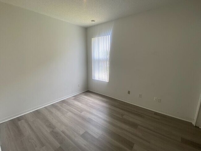 Building Photo - 1239 Dunbrooke St