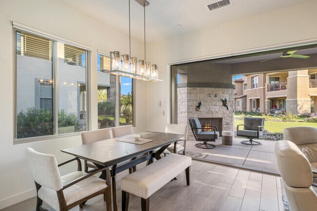 Building Photo - 1701 Retreat Cir