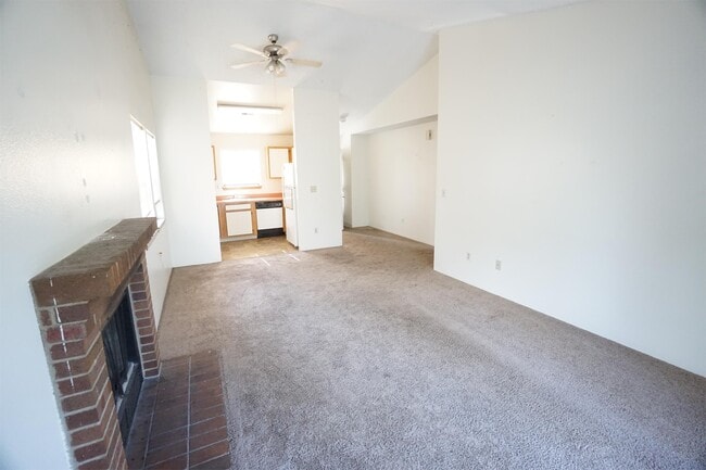 Building Photo - 364 S Estes St