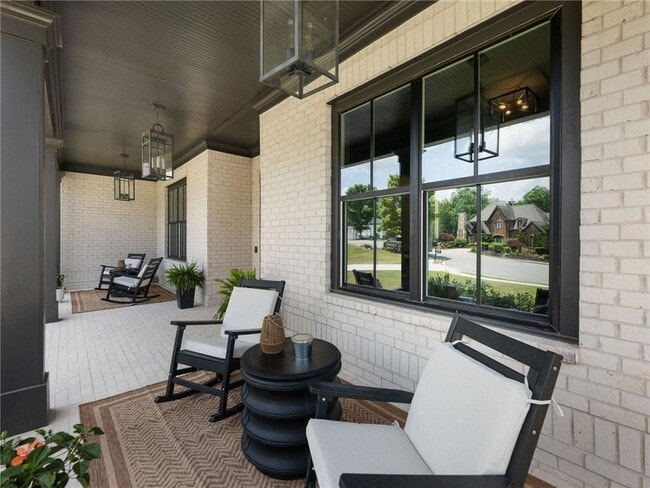 Building Photo - 566 Versailles Dr