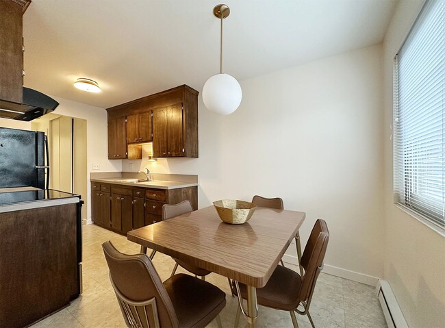 Building Photo - 1Bd/1Ba Seattle Apartment