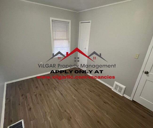 Building Photo - Step into comfort and convenience with this spacious 3-bedroom, 1-bathroom single-family home des...