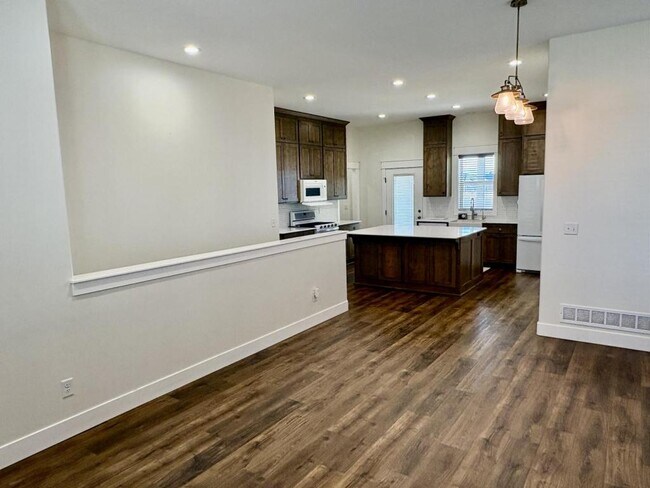 Building Photo - 4392 Booner St