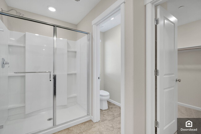 Building Photo - 5587 Saddle Rock Ln