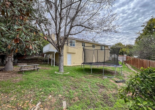 Building Photo - 3bd/2ba Single Story Vista Home With A/C