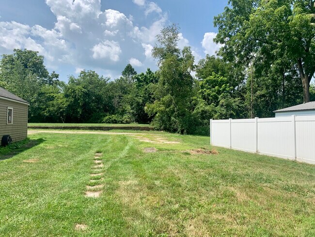 Building Photo - 205 6th St NW