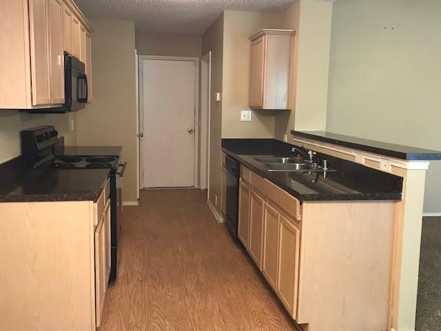 Building Photo - 220 Pinecrest Dr