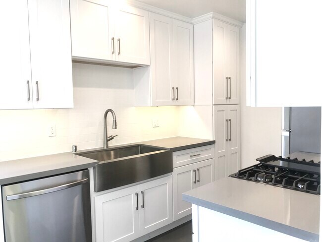 kitchen - 515 Pier Ave