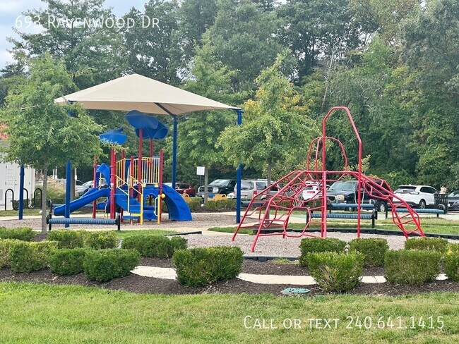 Building Photo - 693 Ravenwood Dr