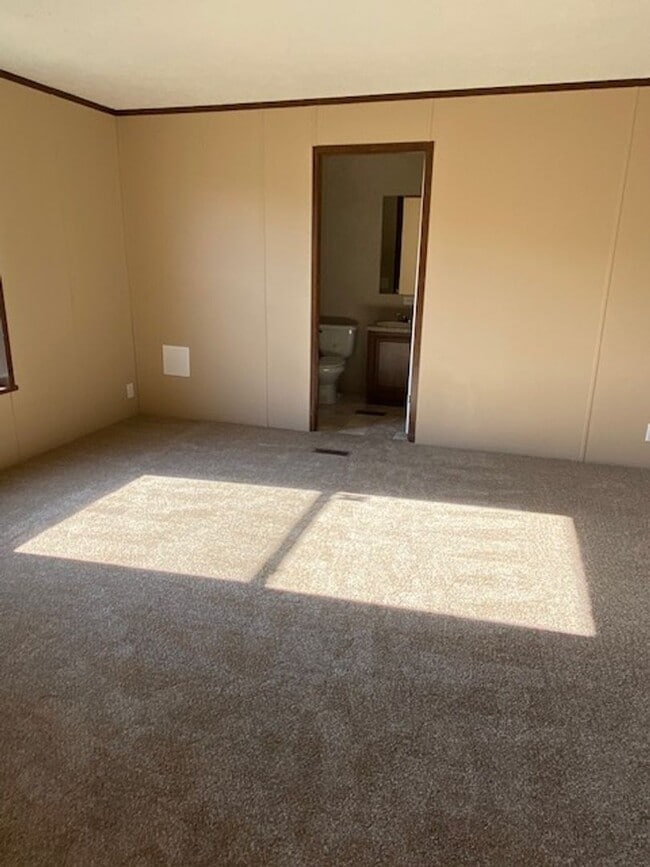 Building Photo - Nicely appointed 3bd/2ba Singlewide